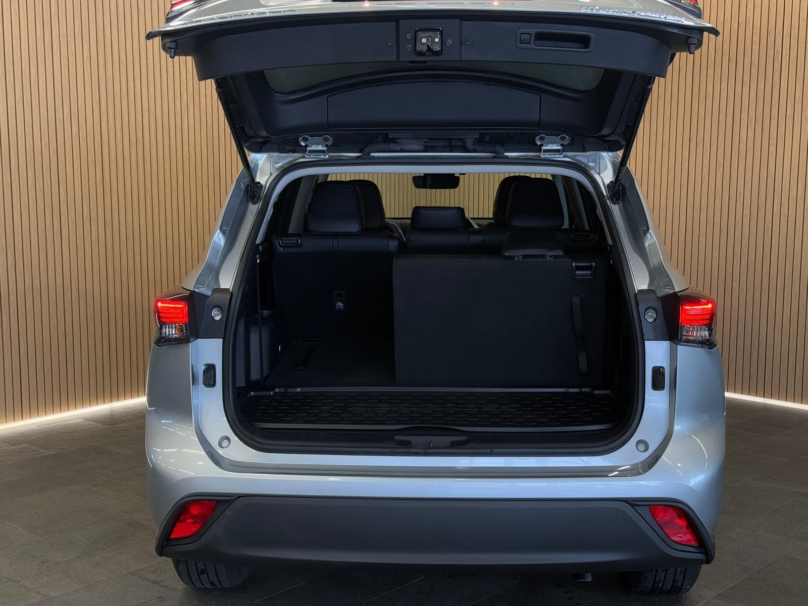 TOYOTA Highlander 2.5 HSD e-CVT 7 Sitzer, Voll-Hybrid Benzin/Elektro, Occasion / Gebraucht, Automatik - 5