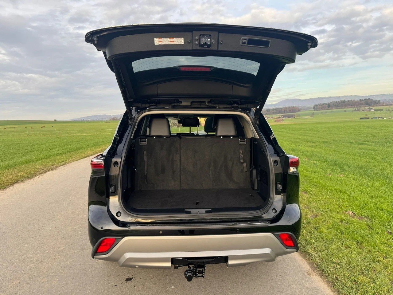 TOYOTA Highlander 2.5 HSD Premium e-CVT mit Anhängerkupplun, Voll-Hybrid Benzin/Elektro, Occasion / Gebraucht, Automatik - 5