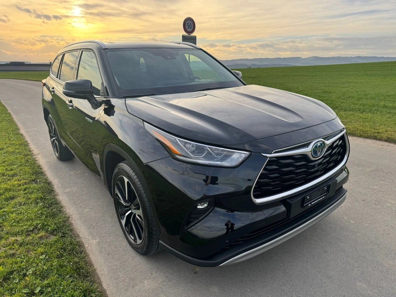 TOYOTA Highlander 2.5 HSD Premium e-CVT mit Anhängerkupplun, Full-Hybrid Petrol/Electric, Second hand / Used, Automatic - 2