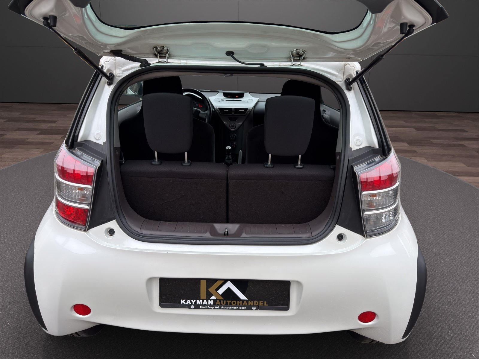 TOYOTA iQ 1.0 VVT-i, Petrol, Second hand / Used, Manual - 6