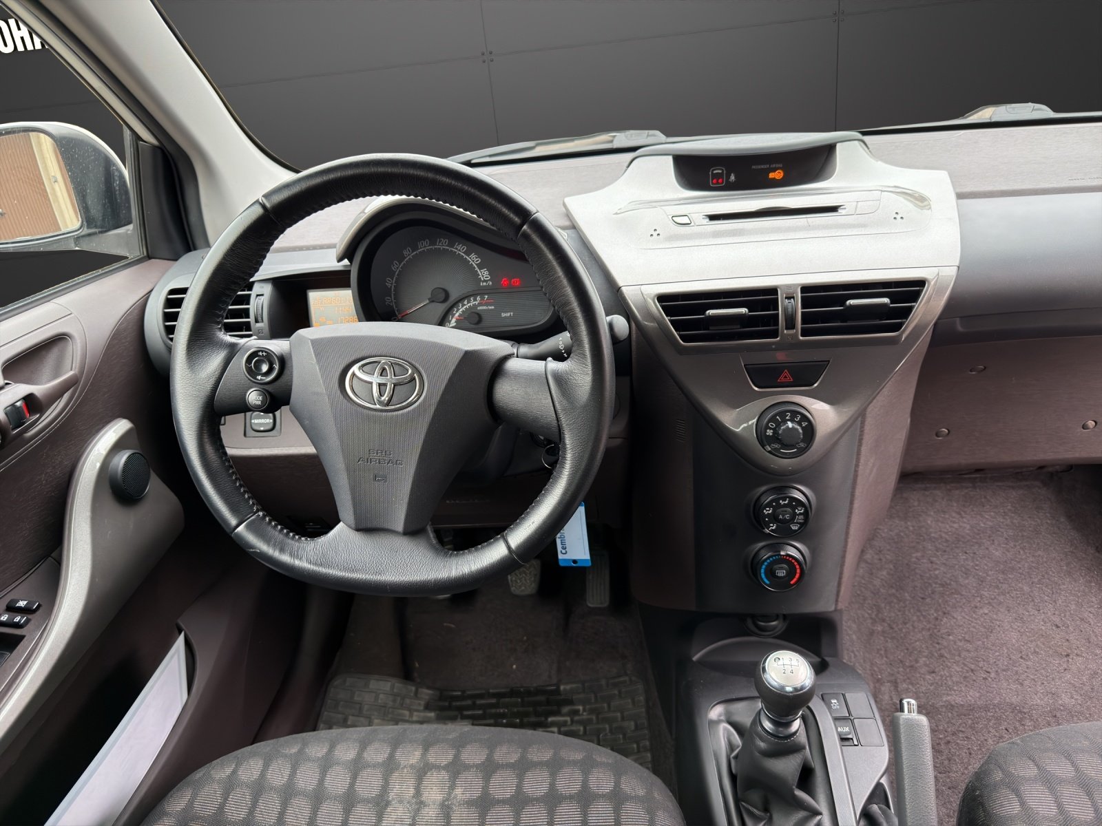 TOYOTA iQ 1.0 VVT-i, Petrol, Second hand / Used, Manual - 7