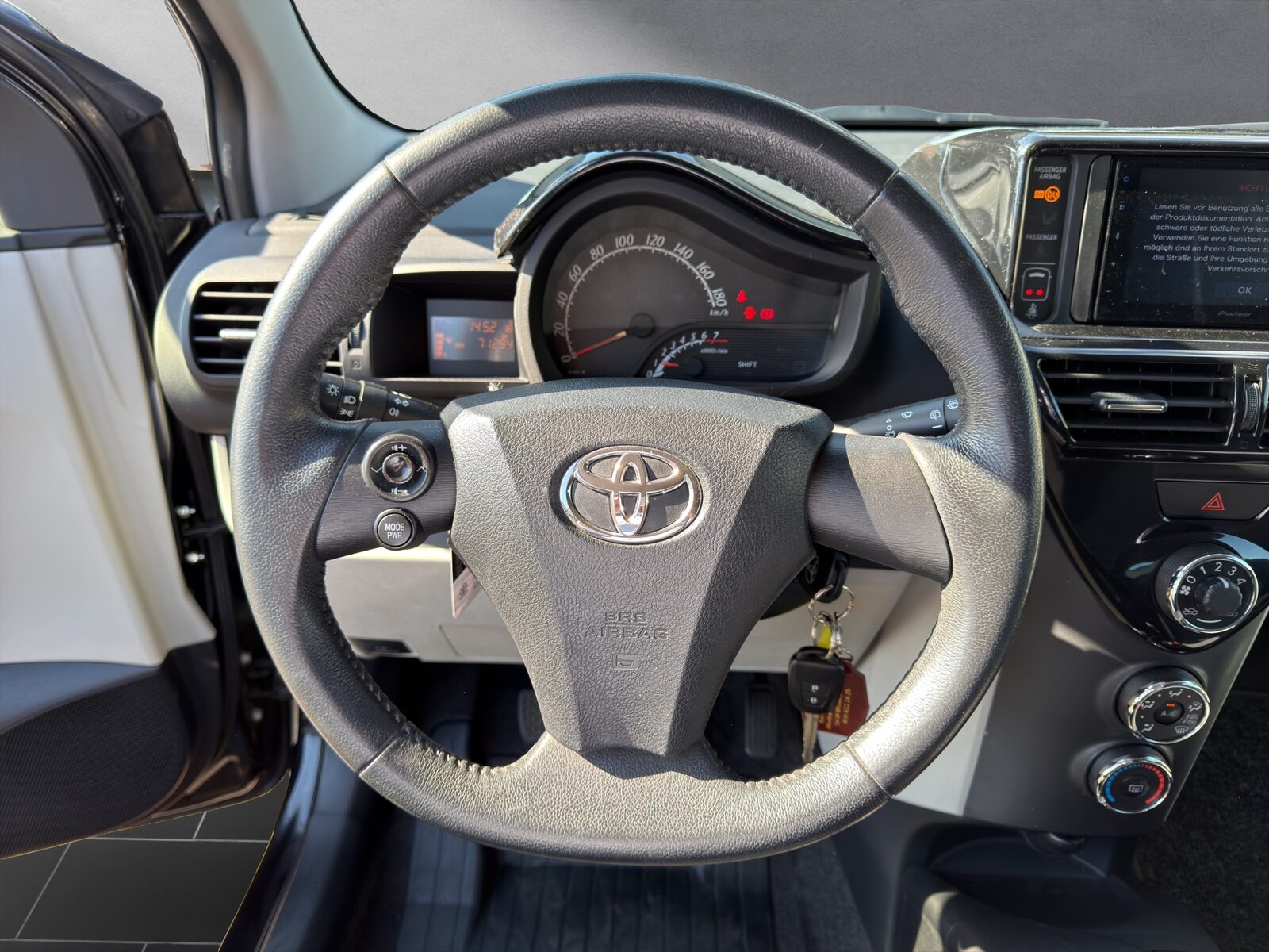 TOYOTA iQ 1.0 VVT-i Linea Terra, Essence, Occasion / Utilisé, Manuelle - 5