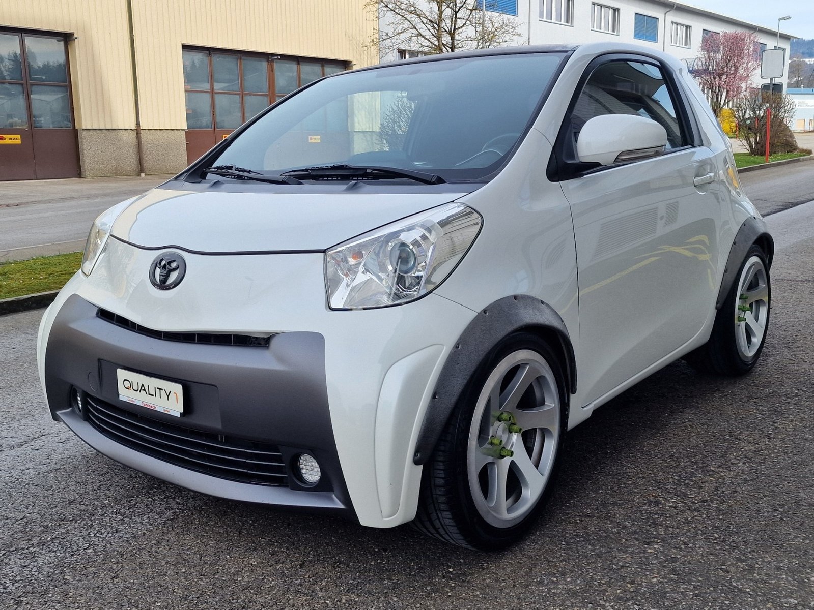 TOYOTA iQ2 1.0 VVT-i, Benzin, Occasion / Gebraucht, Handschaltung - 2