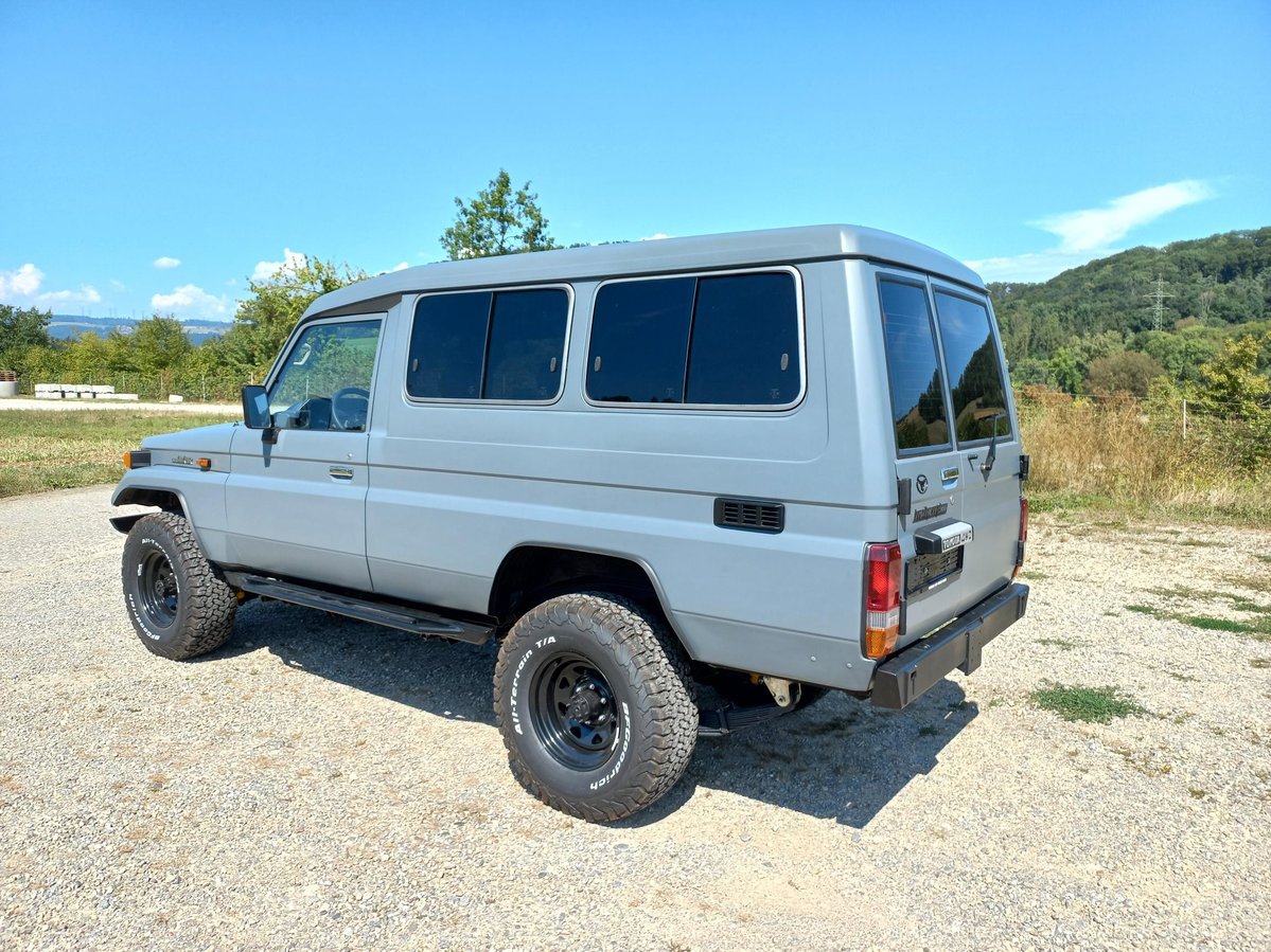 TOYOTA Land Cruiser 400 Hdt Long 4.2D, Diesel, Second hand / Used, Manual - 3