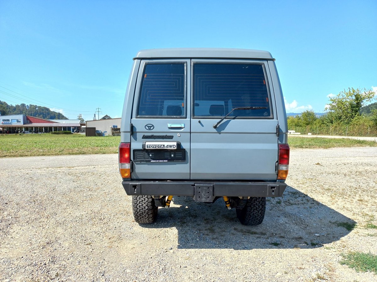 TOYOTA Land Cruiser 400 Hdt Long 4.2D, Diesel, Second hand / Used, Manual - 5