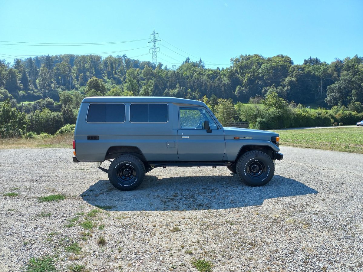 TOYOTA Land Cruiser 400 Hdt Long 4.2D, Diesel, Second hand / Used, Manual - 6