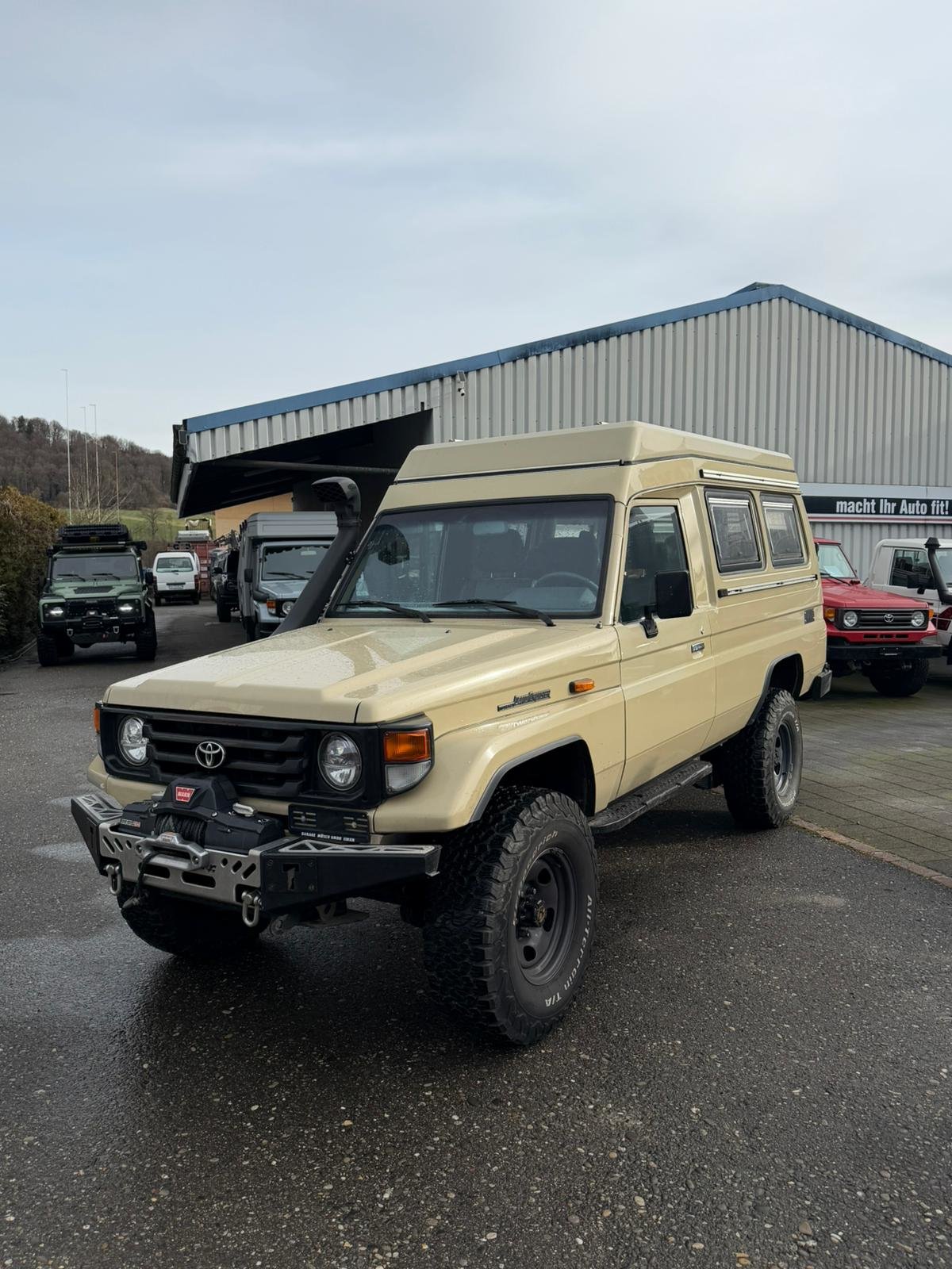 TOYOTA Land Cruiser 400 Hdt Long 4.2D