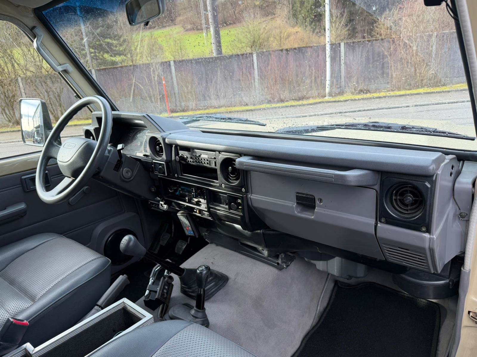 TOYOTA Land Cruiser 400 Hdt Long 4.2D, Diesel, Second hand / Used, Manual - 6