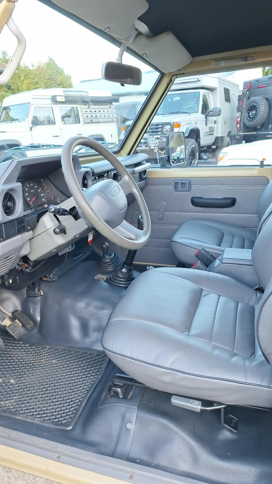 TOYOTA Land Cruiser 400 HdT 4.2 D, Diesel, Second hand / Used, Manual - 4