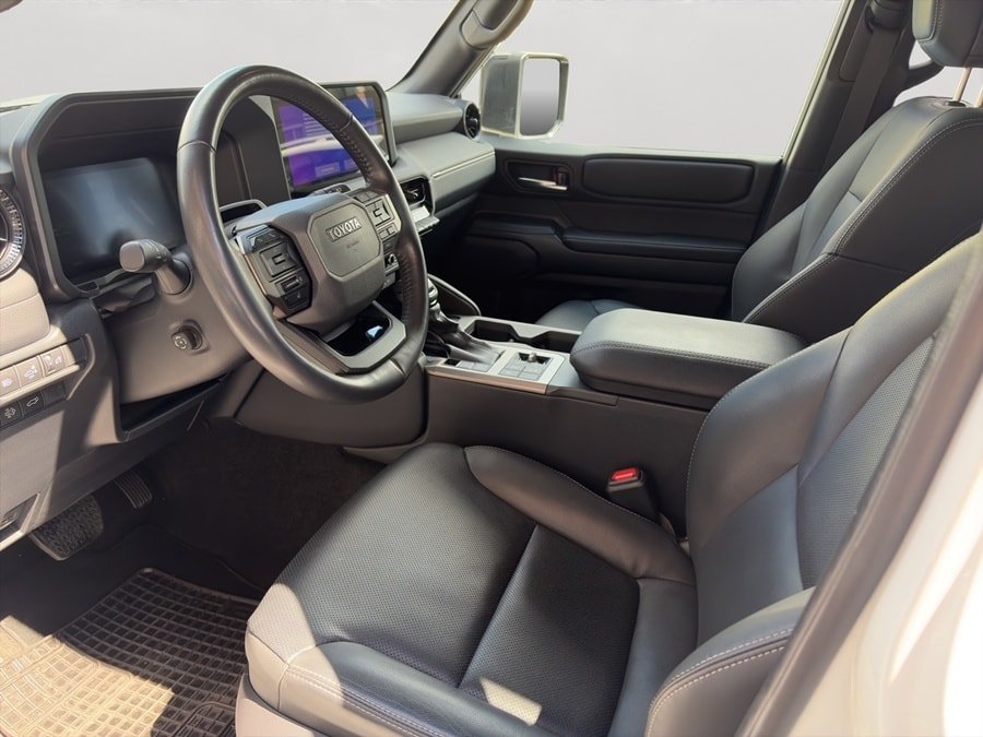 TOYOTA Land Cruiser 2.8TD Executive, Diesel, Second hand / Used, Automatic - 7