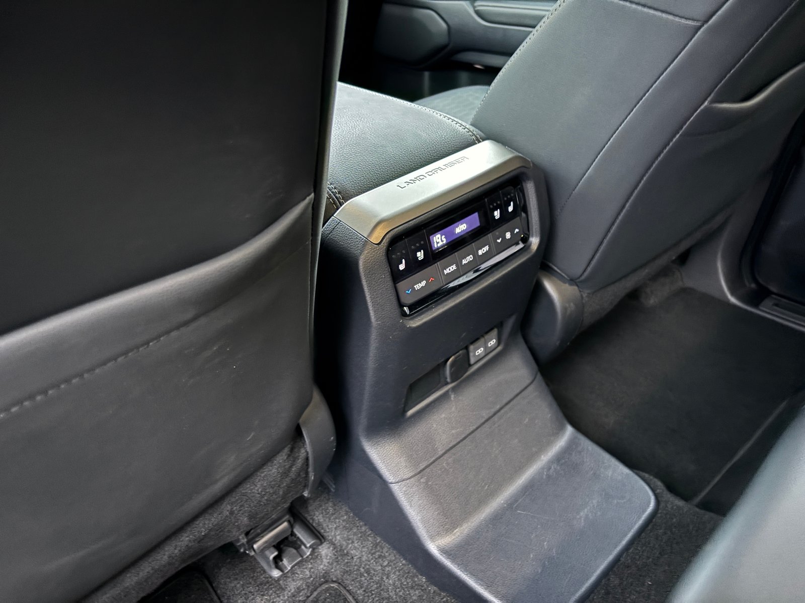 TOYOTA Land Cruiser 2.8TD Invincible Automat, Diesel, Occasion / Utilisé, Automatique - 6