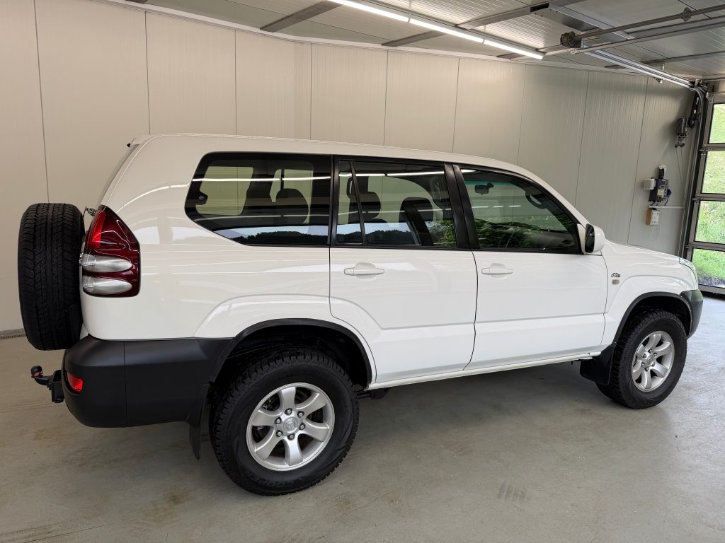 TOYOTA LAND CRUISER 3.0 D-4D Linea Terra, Diesel, Second hand / Used, Manual - 3