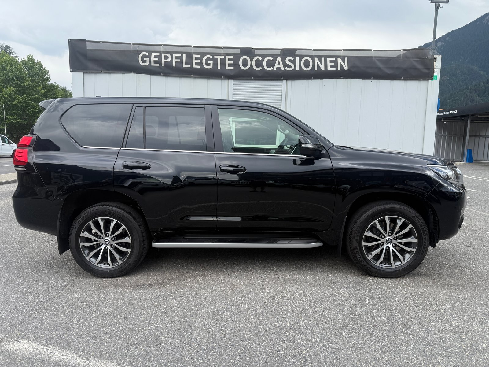 TOYOTA Land Cruiser 2.8TD Premium Automatic *CH-FZ* STANDHEI, Diesel, Second hand / Used, Automatic - 2