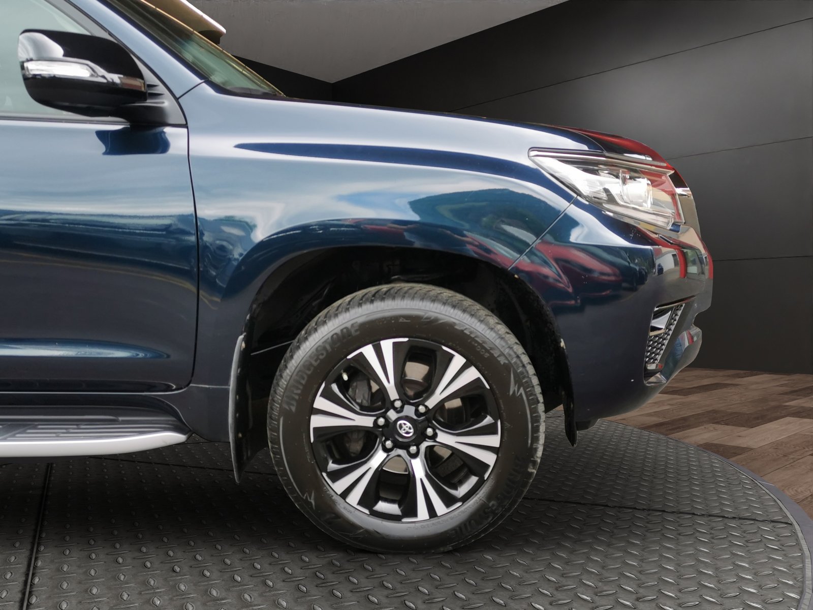 TOYOTA Land Cruiser 2.8TD Premium Automatic, Diesel, Second hand / Used, Automatic - 4