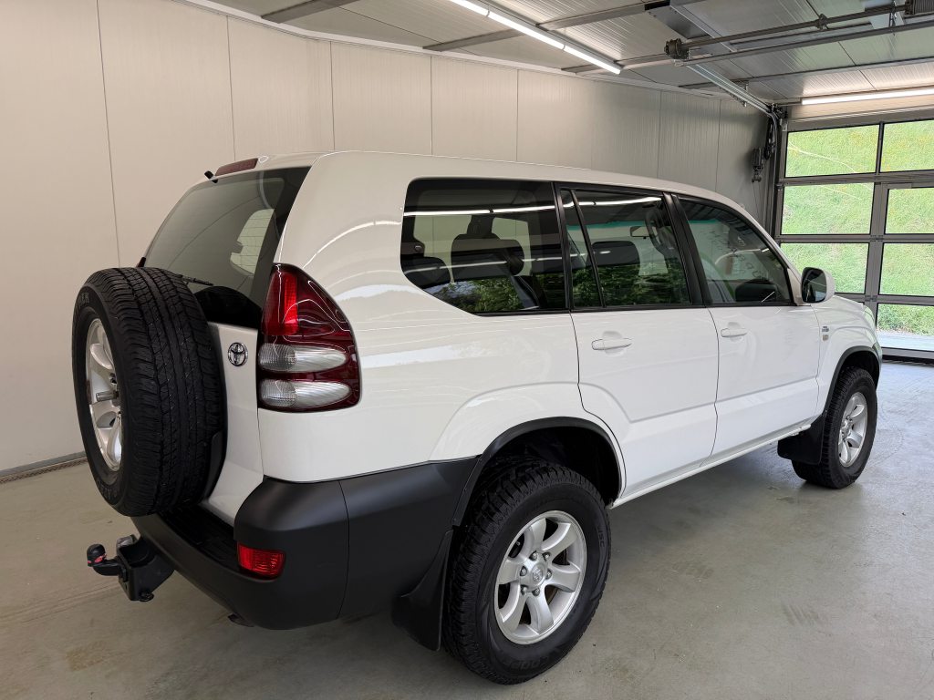 TOYOTA LAND CRUISER 3.0 D-4D Linea Terra, Diesel, Second hand / Used, Manual - 4