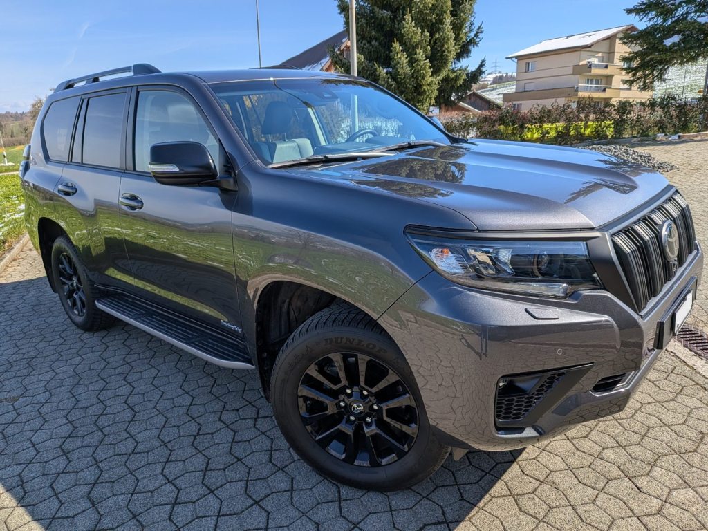 TOYOTA LAND CRUISER 2.8 D 204 Style, Diesel, Second hand / Used, Automatic - 2