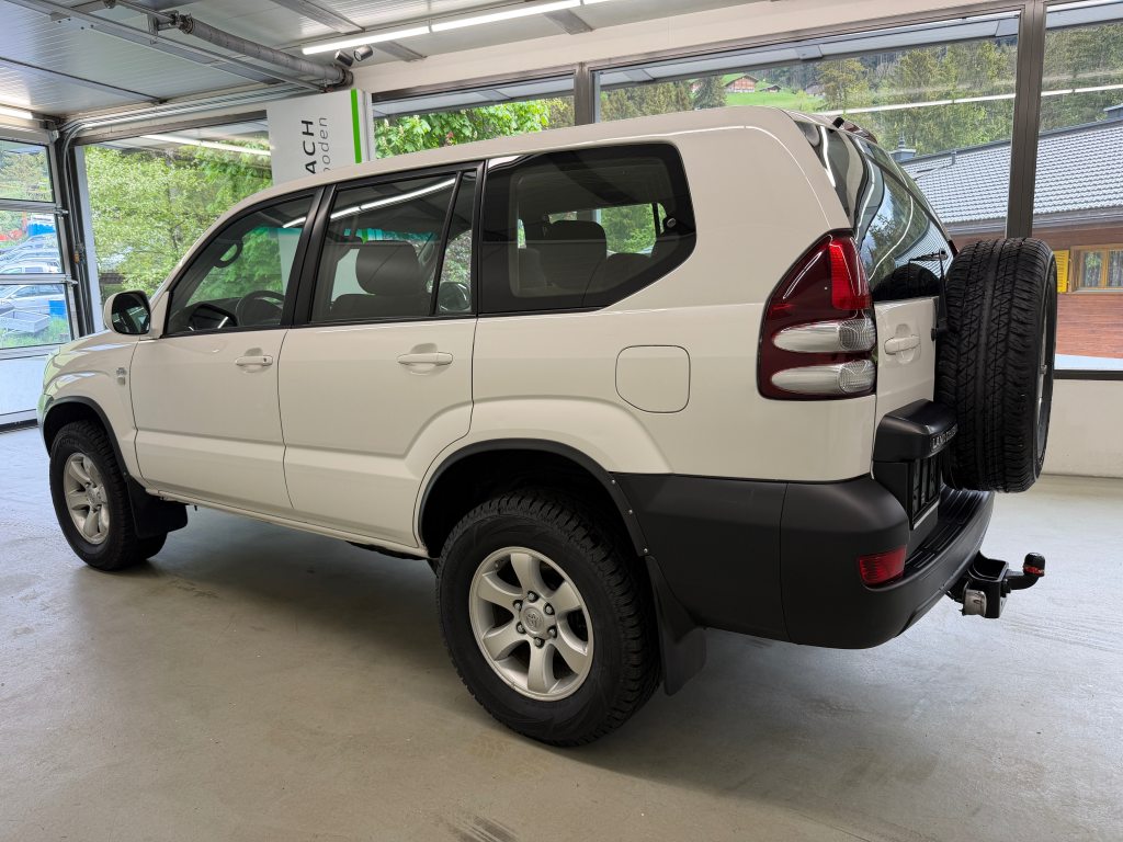 TOYOTA LAND CRUISER 3.0 D-4D Linea Terra, Diesel, Second hand / Used, Manual - 7