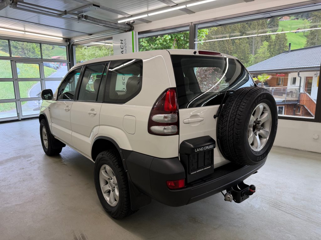TOYOTA LAND CRUISER 3.0 D-4D Linea Terra, Diesel, Second hand / Used, Manual - 6