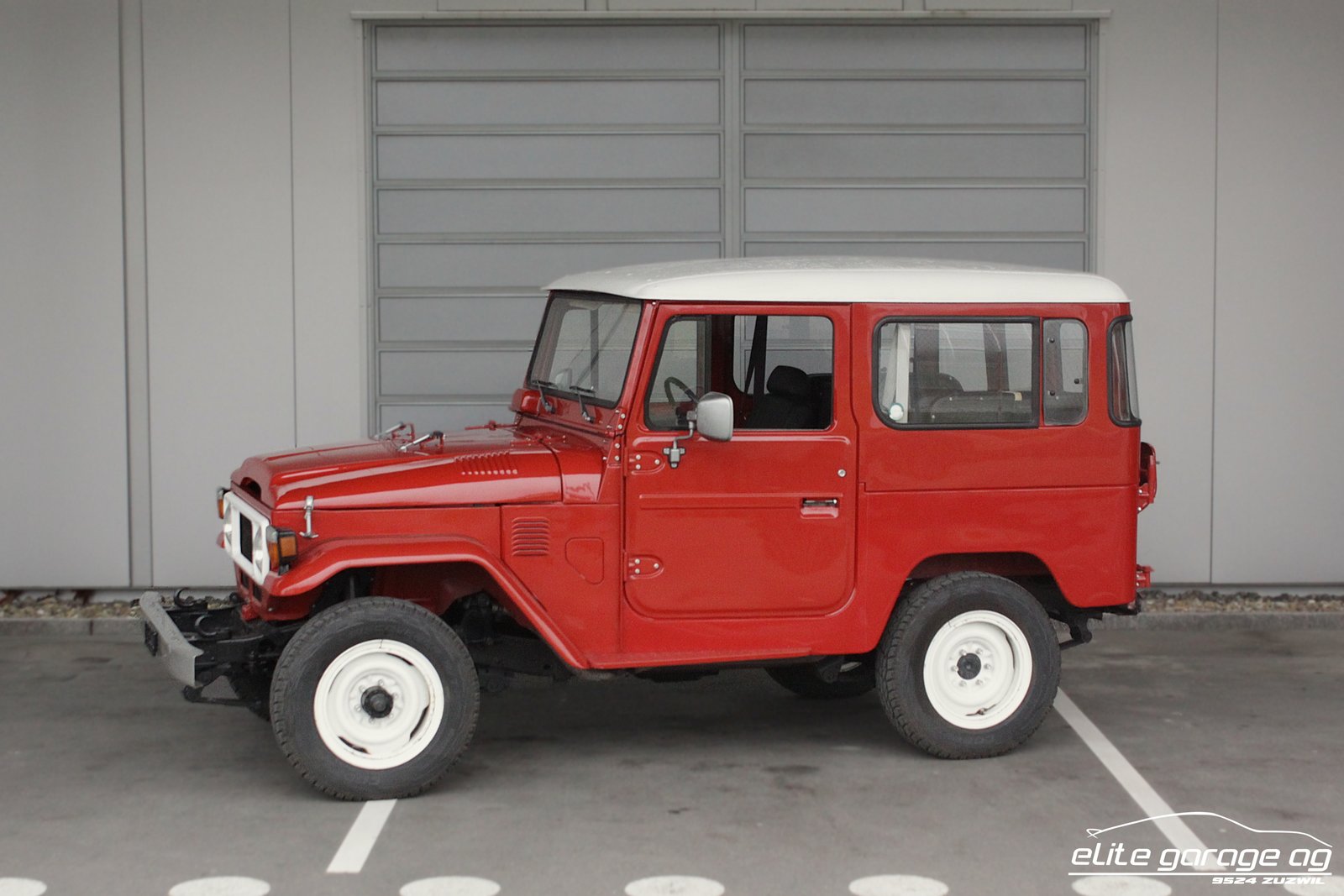 TOYOTA Land Cruiser FJ40