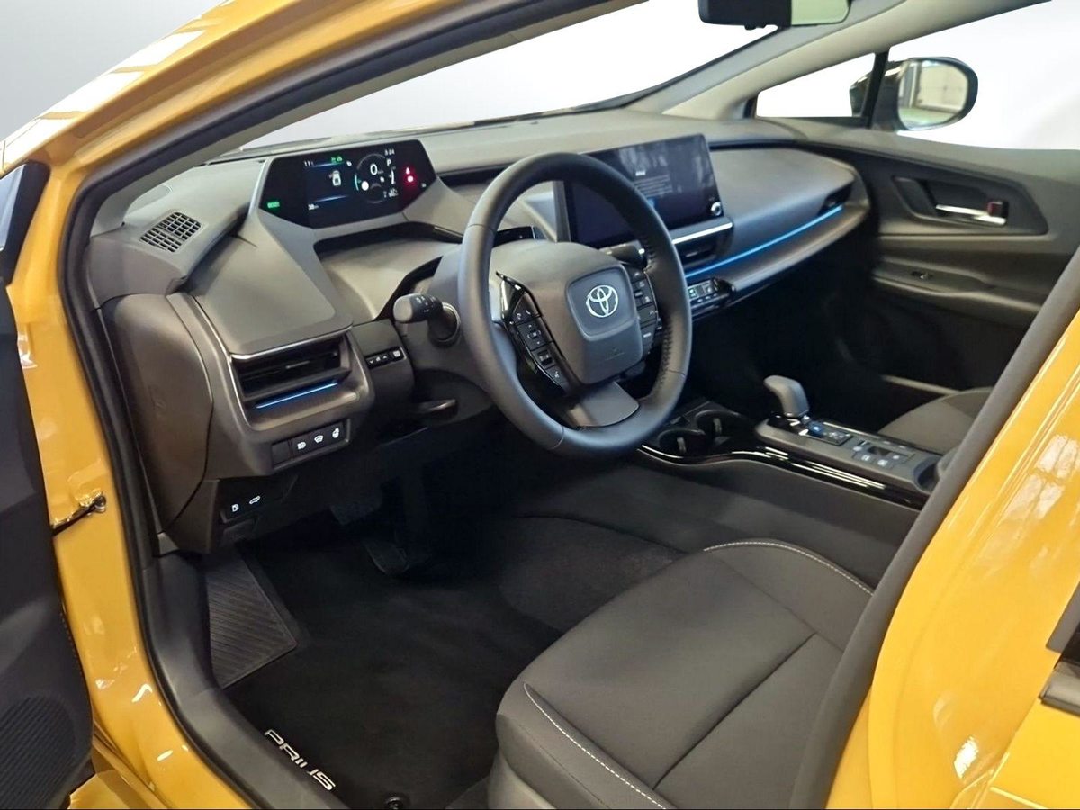 TOYOTA Prius 2.0 Plug-In-Hybrid Style, Plug-in-Hybrid Petrol/Electric, New car, Automatic - 6