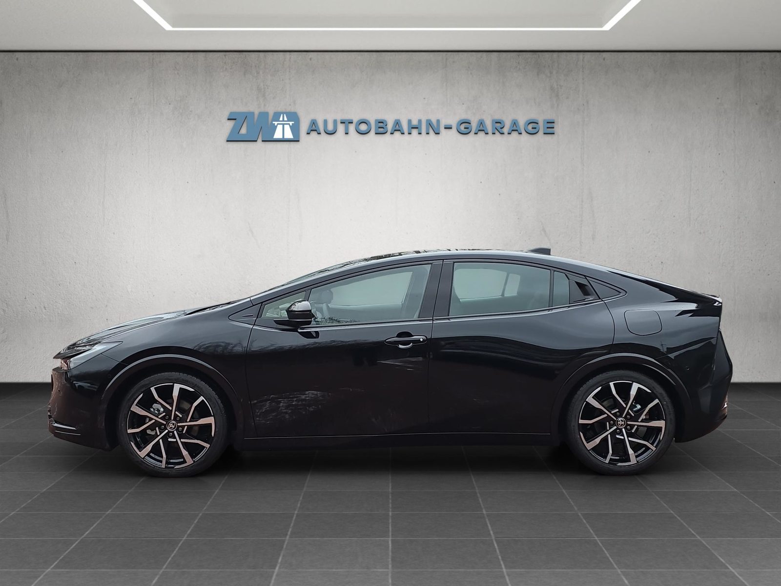 TOYOTA Prius 2.0 Plug-In-Hybrid Premium, Plug-in-Hybrid Benzina/Elettrica, Auto nuove, Automatico - 2