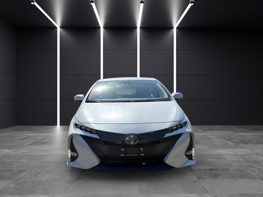 TOYOTA 1.8 VVTi HSD Plug-In Premium, Plug-in-Hybrid Petrol/Electric, Second hand / Used, Automatic - 7