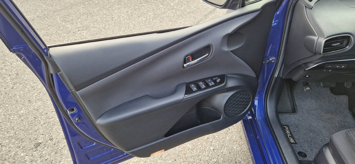 TOYOTA Prius 1.8 VVTi HSD Sol Premium, Voll-Hybrid Benzin/Elektro, Occasion / Gebraucht, Automatik - 3