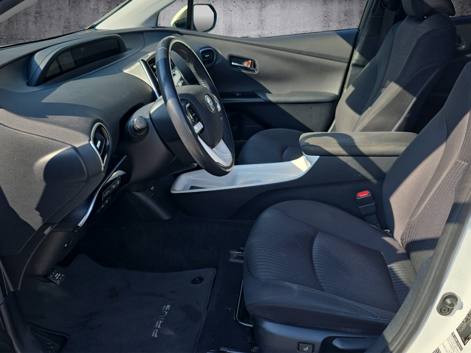 TOYOTA Prius 1.8 VVT-i HSD Sol Premium, Hybride Intégral Essence/Électricité, Occasion / Utilisé, Automatique - 4