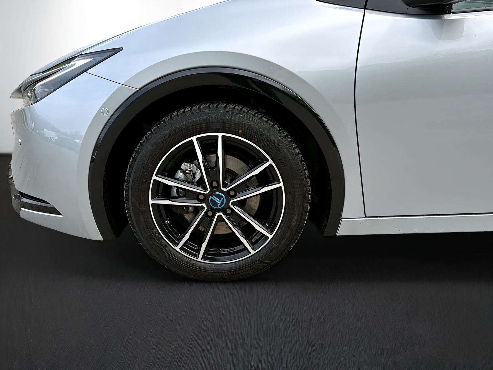 TOYOTA Prius 2.0 Plug-In-Hybrid Premium, Plug-in-Hybrid Benzin/Elektro, Occasion / Gebraucht, Automatik - 4