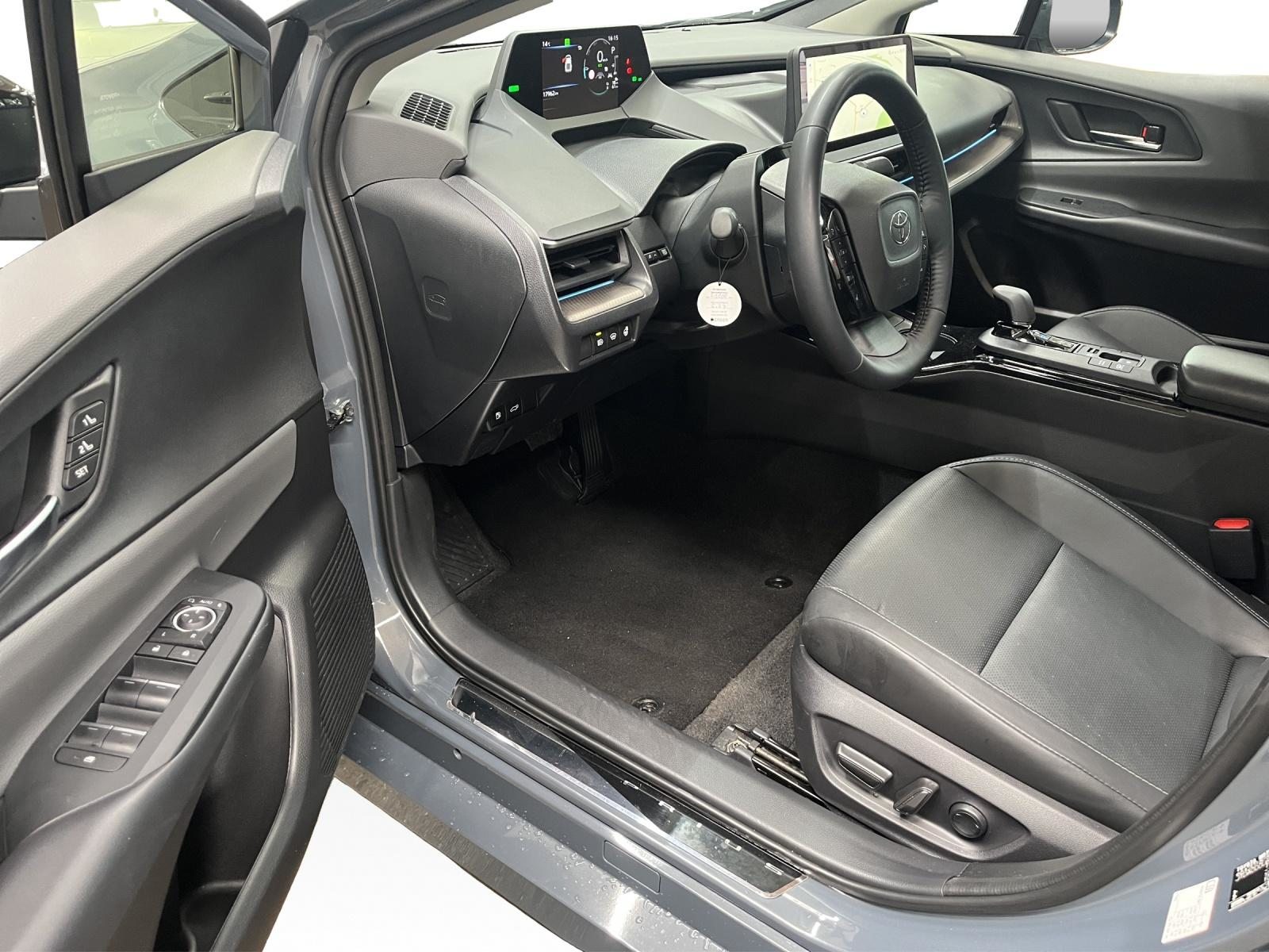 TOYOTA Prius 2.0 Plug-In-Hybrid Premium, Plug-in-Hybrid Petrol/Electric, Second hand / Used, Automatic - 6