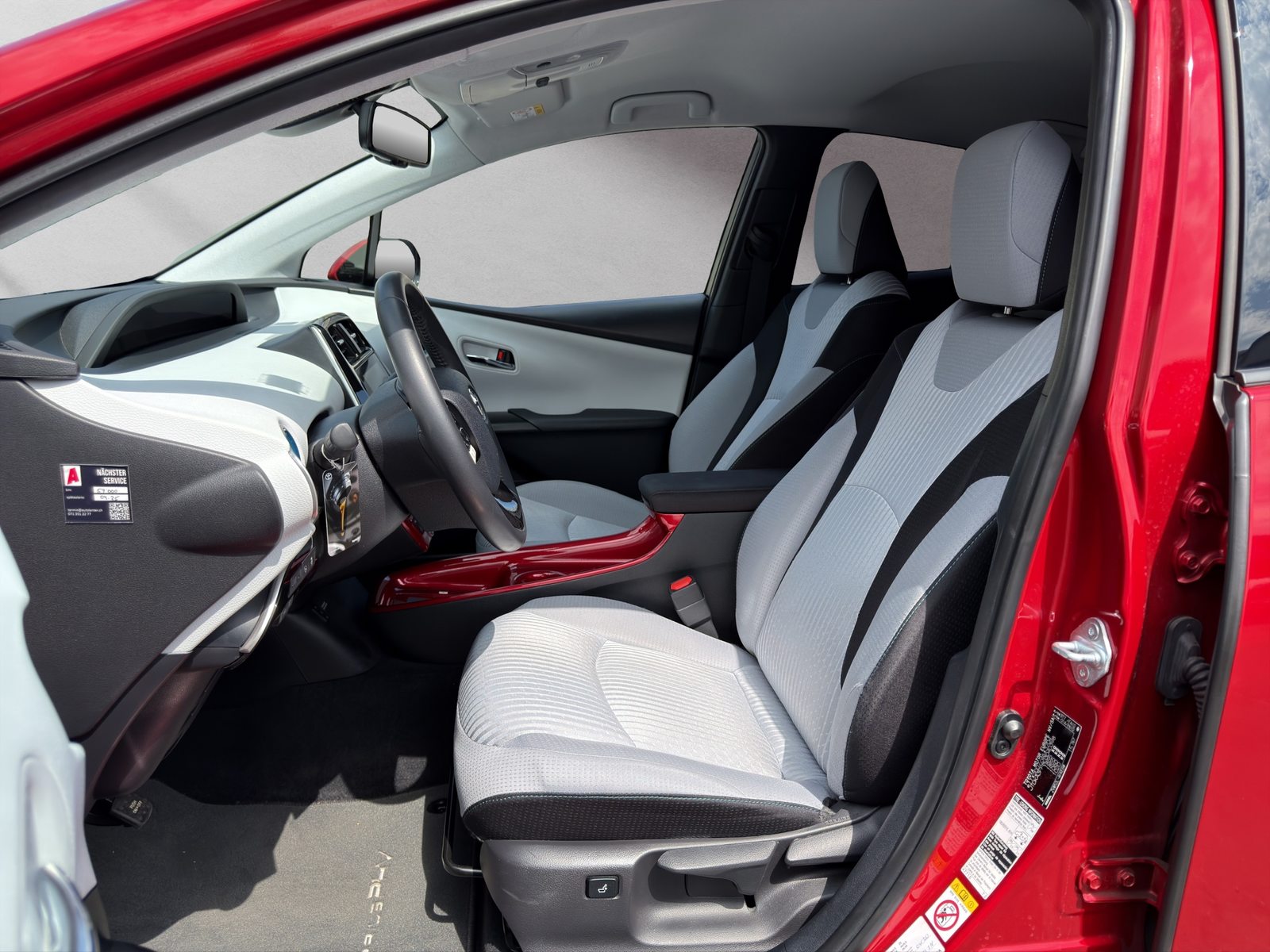TOYOTA Prius 1.8 VVTi HSD Plug-In Premium, Plug-in-Hybrid Petrol/Electric, Second hand / Used, Automatic - 7