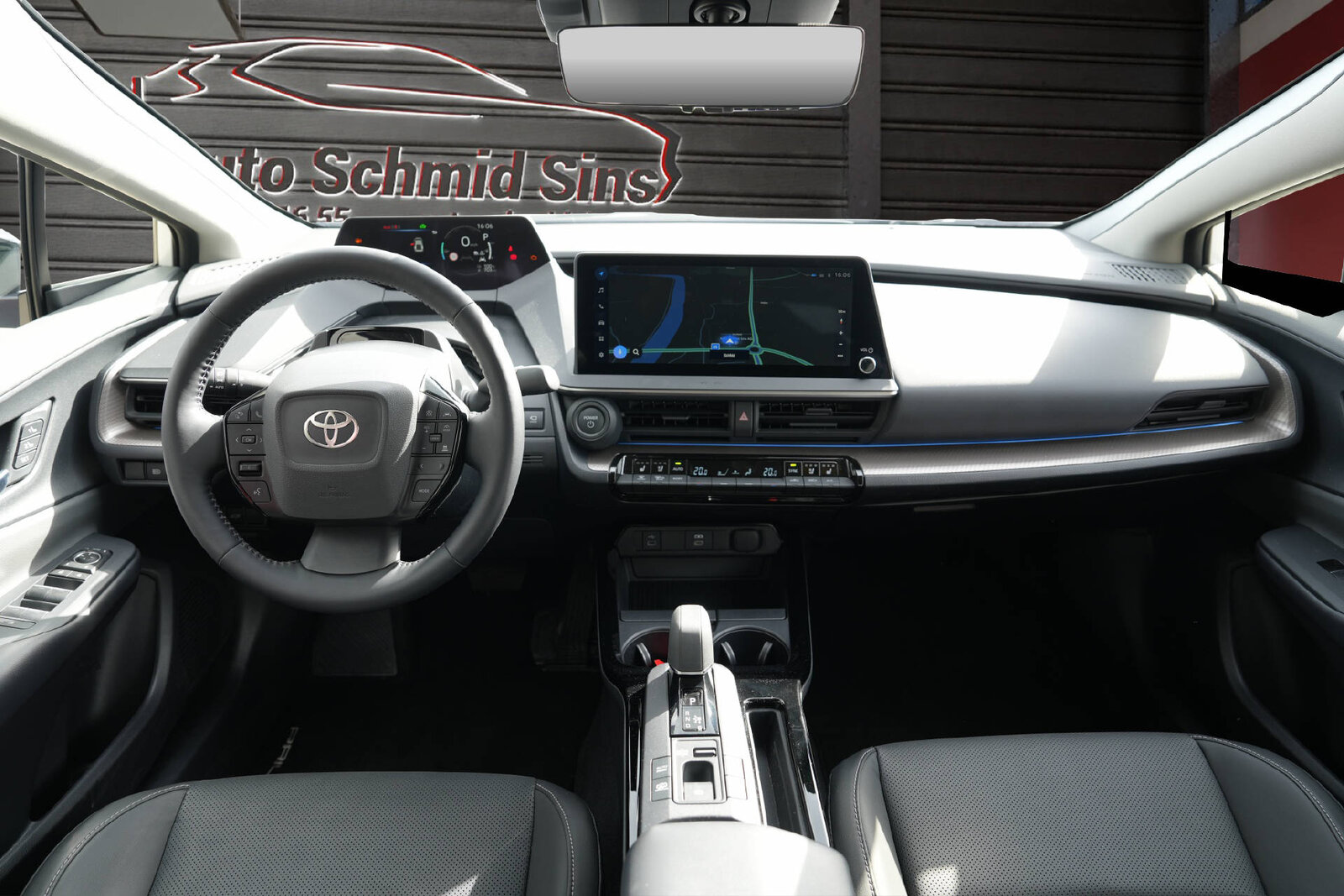 TOYOTA Prius 2.0 Plug-In-Hybrid Style, Plug-in-Hybrid Petrol/Electric, Second hand / Used, Automatic - 5