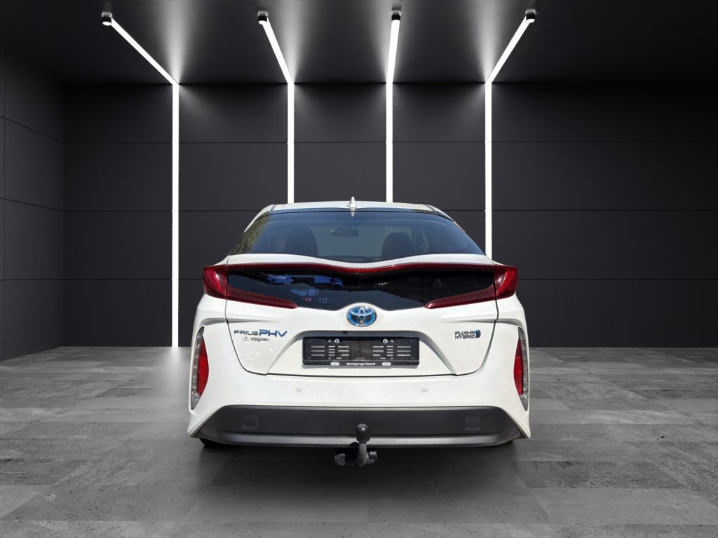 TOYOTA 1.8 VVTi HSD Plug-In Premium, Plug-in-Hybrid Petrol/Electric, Second hand / Used, Automatic - 3