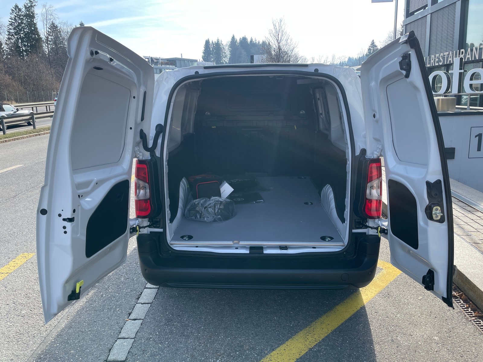 TOYOTA Proace City Van EV 50 kWh Advanced Long mit Holzboden, Électrique, Voiture nouvelle, Automatique - 7
