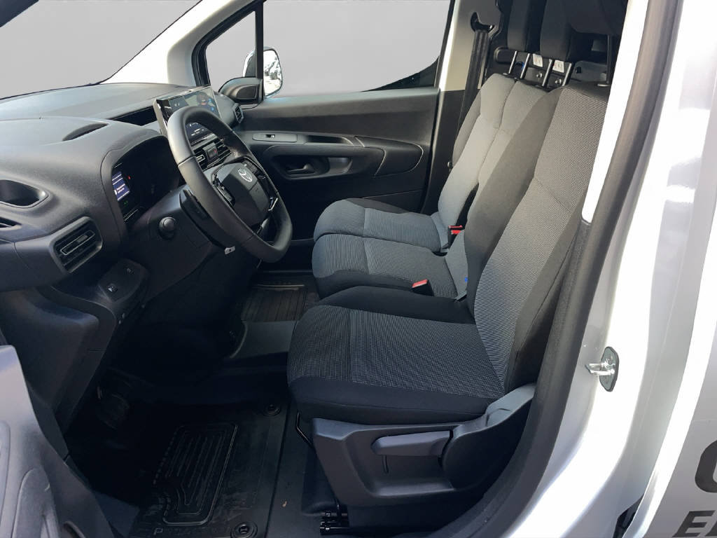 TOYOTA PROACE CITY Van L1 50KWh Activ 46969/117, Electric, Ex-demonstrator, Automatic - 4
