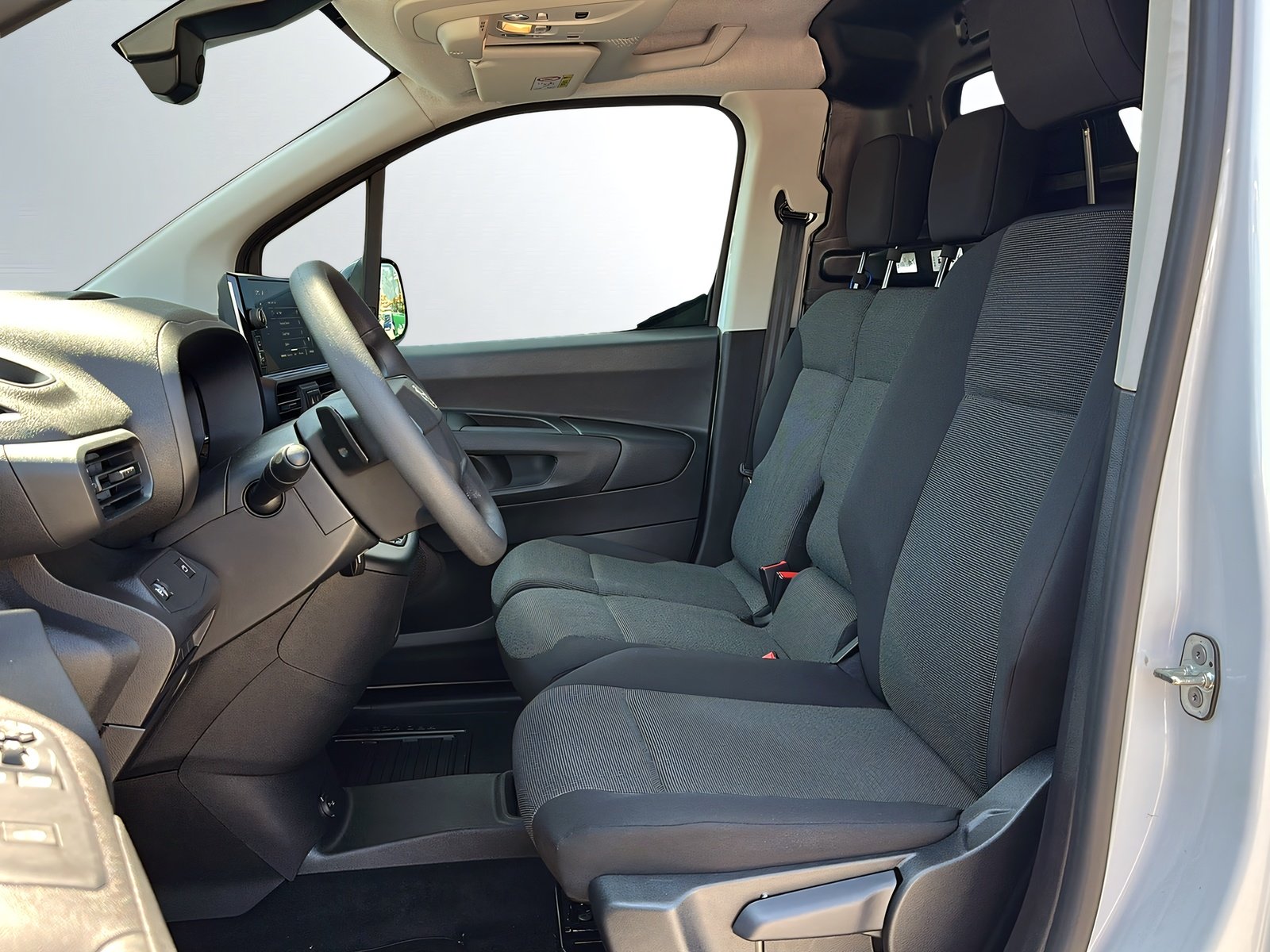 TOYOTA Proace City Van EV 50 kWh Active Medium, Electric, Ex-demonstrator, Automatic - 4