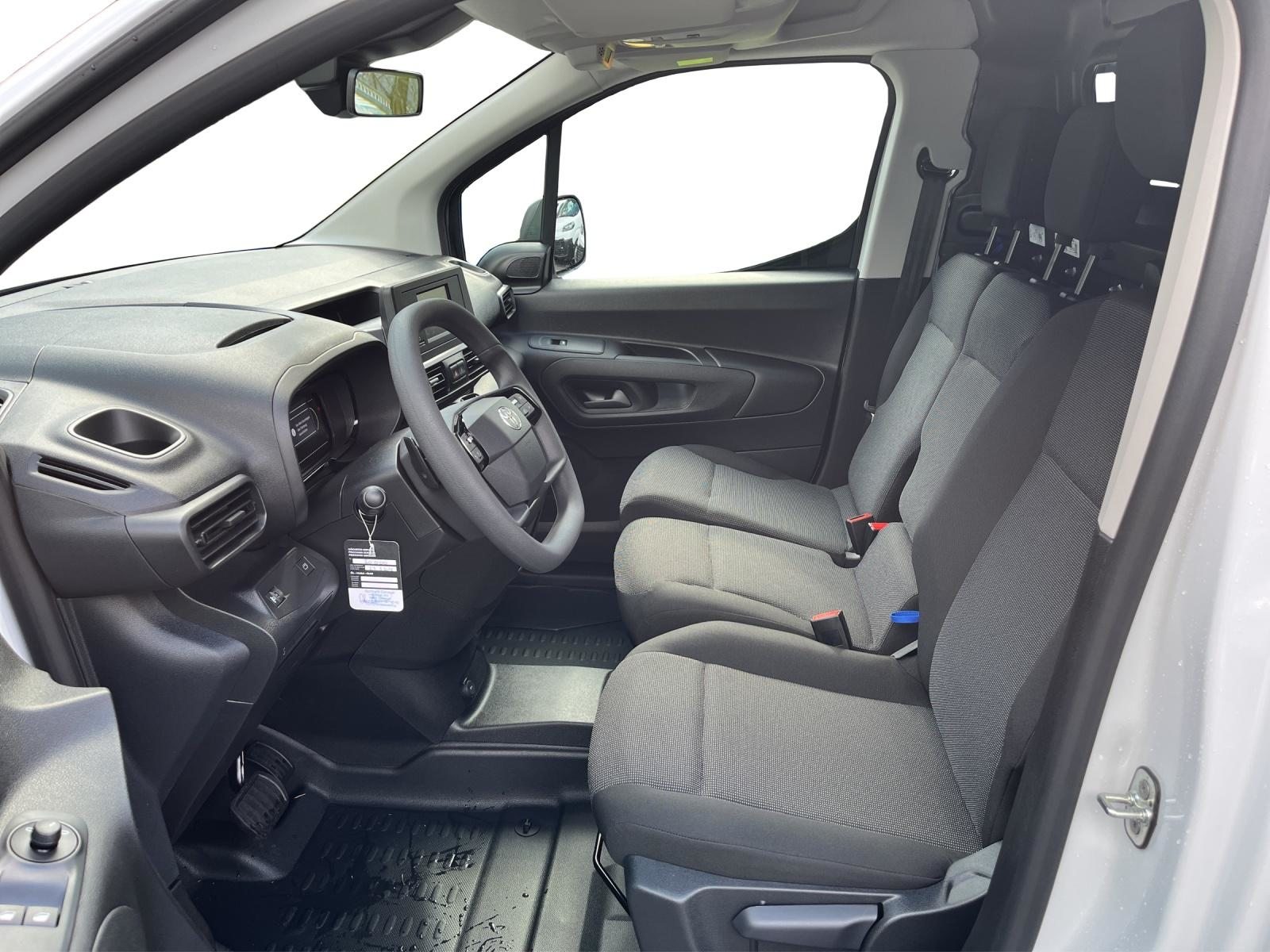 TOYOTA PROACE CITY Van L2 52KWh Active, Electric, New car, Automatic - 6