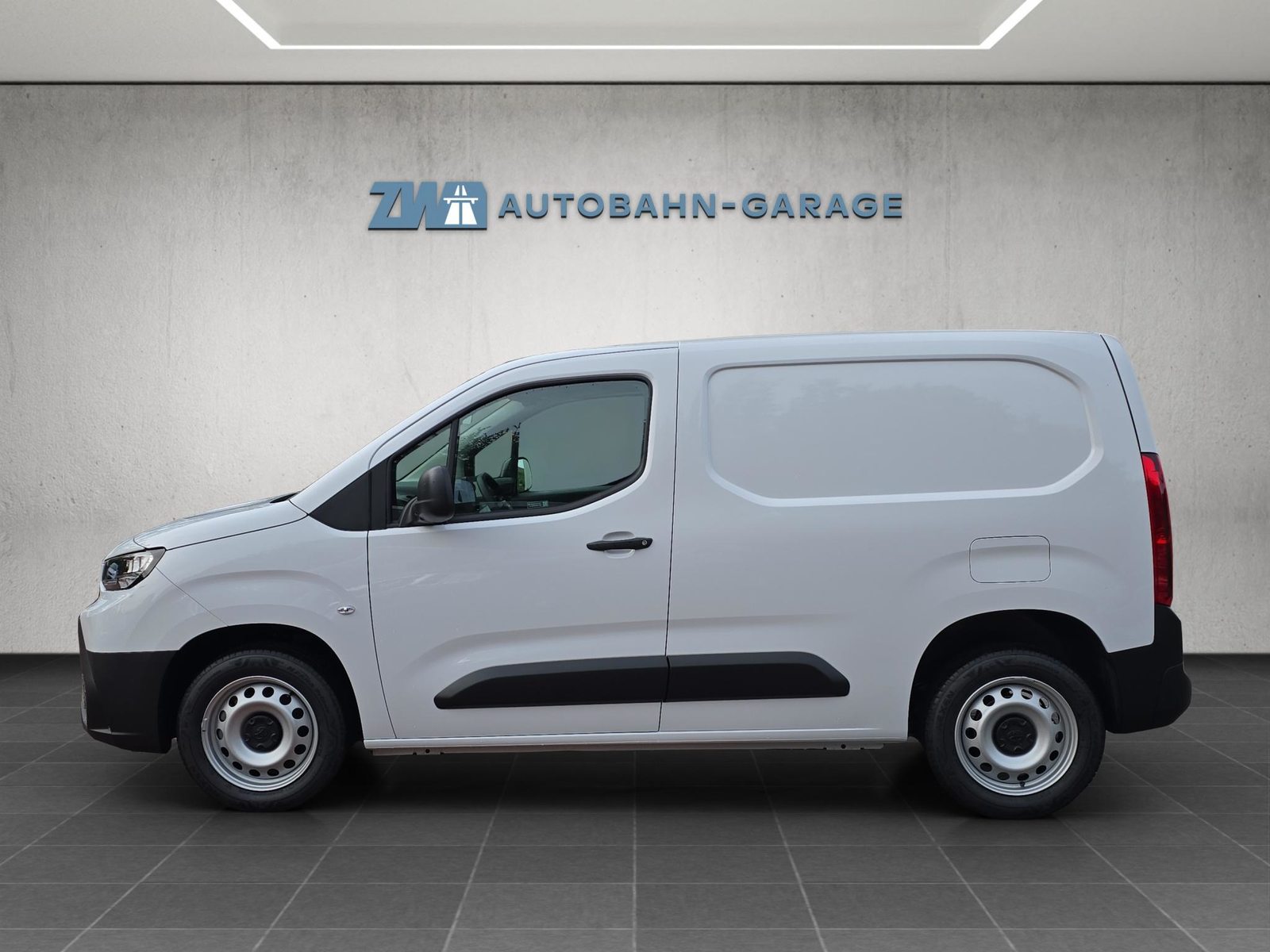 TOYOTA PROACE CITY Van L1 1.2 Active, Essence, Voiture nouvelle, Manuelle - 2