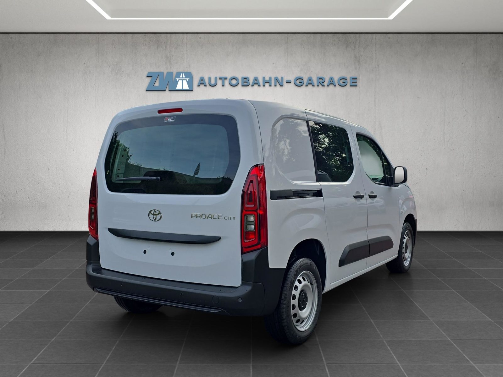 TOYOTA PROACE CITY Van L1 1.2 Active, Essence, Voiture nouvelle, Manuelle - 5