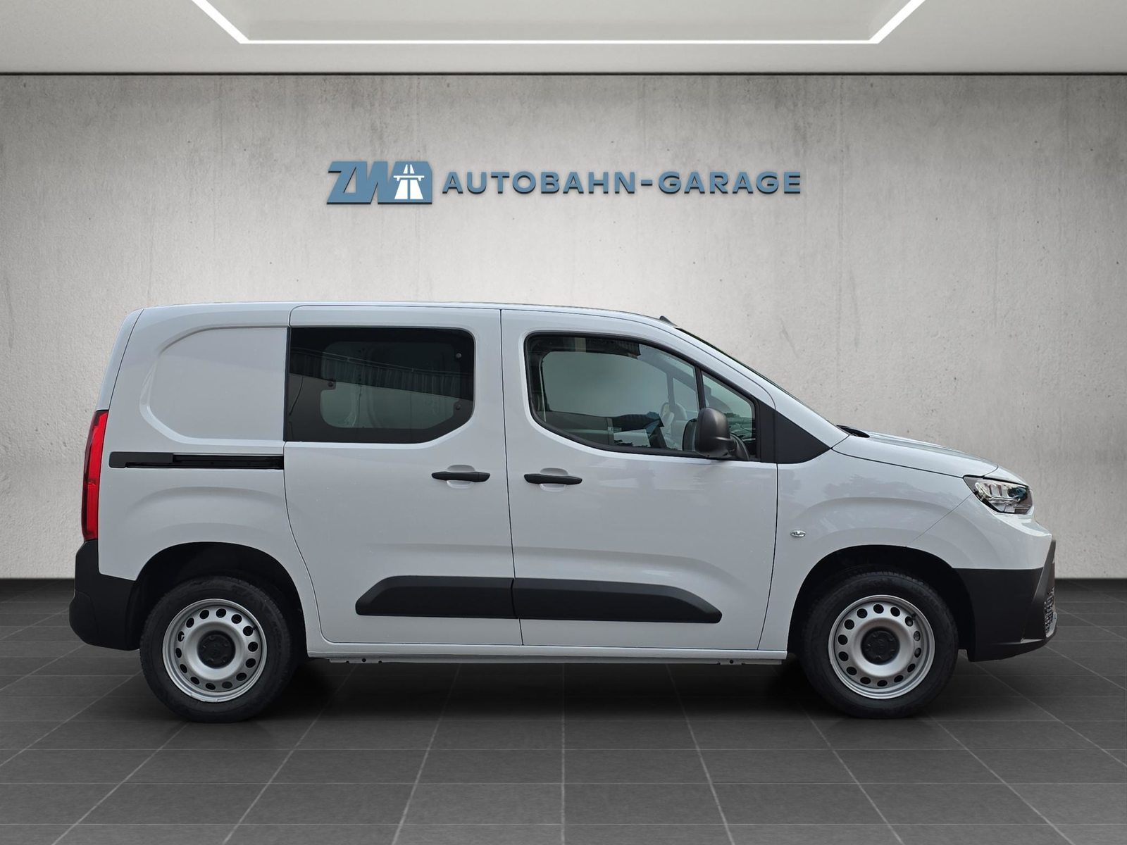 TOYOTA PROACE CITY Van L1 1.2 Active, Essence, Voiture nouvelle, Manuelle - 6