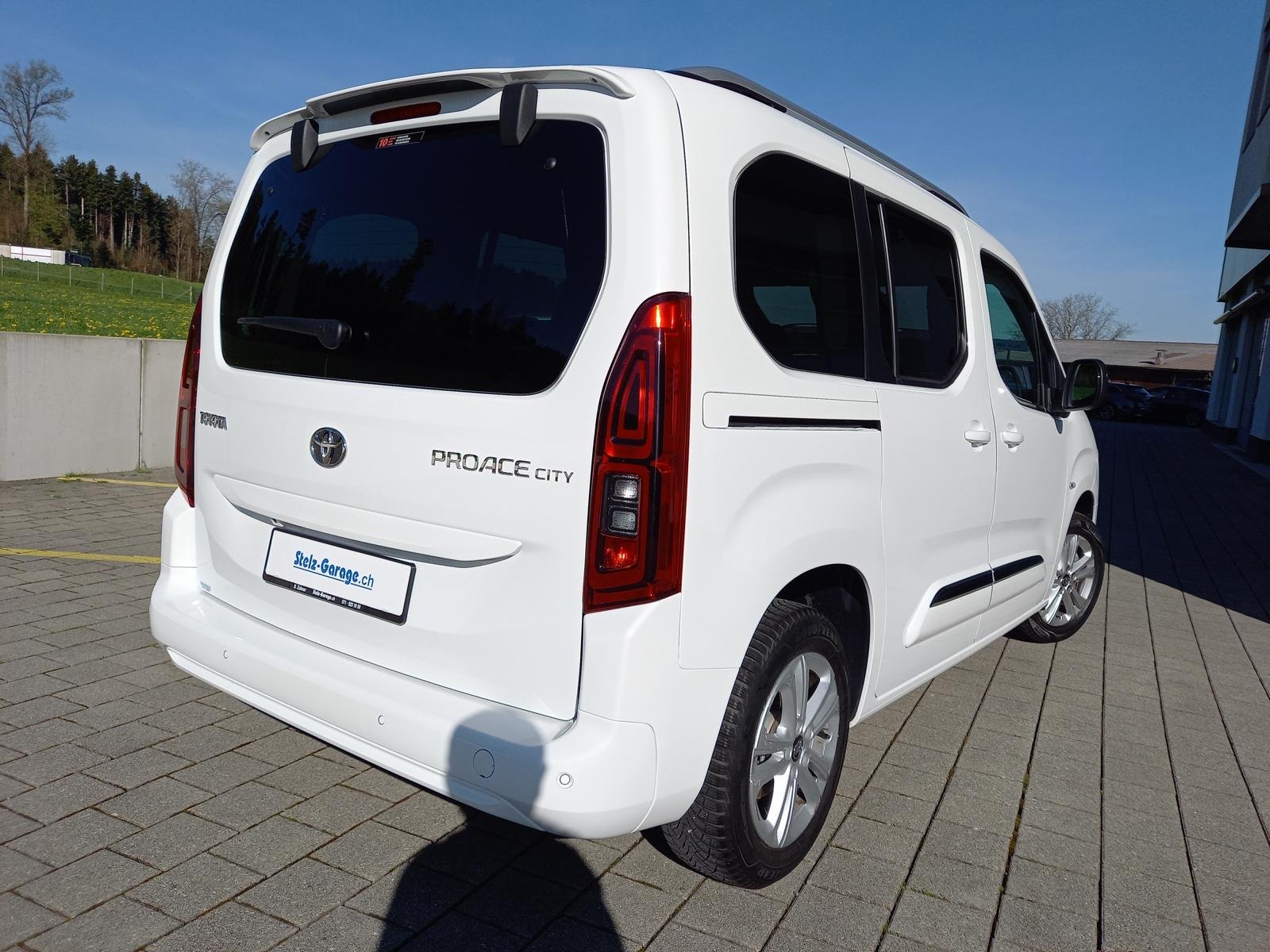 TOYOTA Proace City Verso L1 1.2 130 Trend, Benzin, Occasion / Gebraucht, Automatik - 2