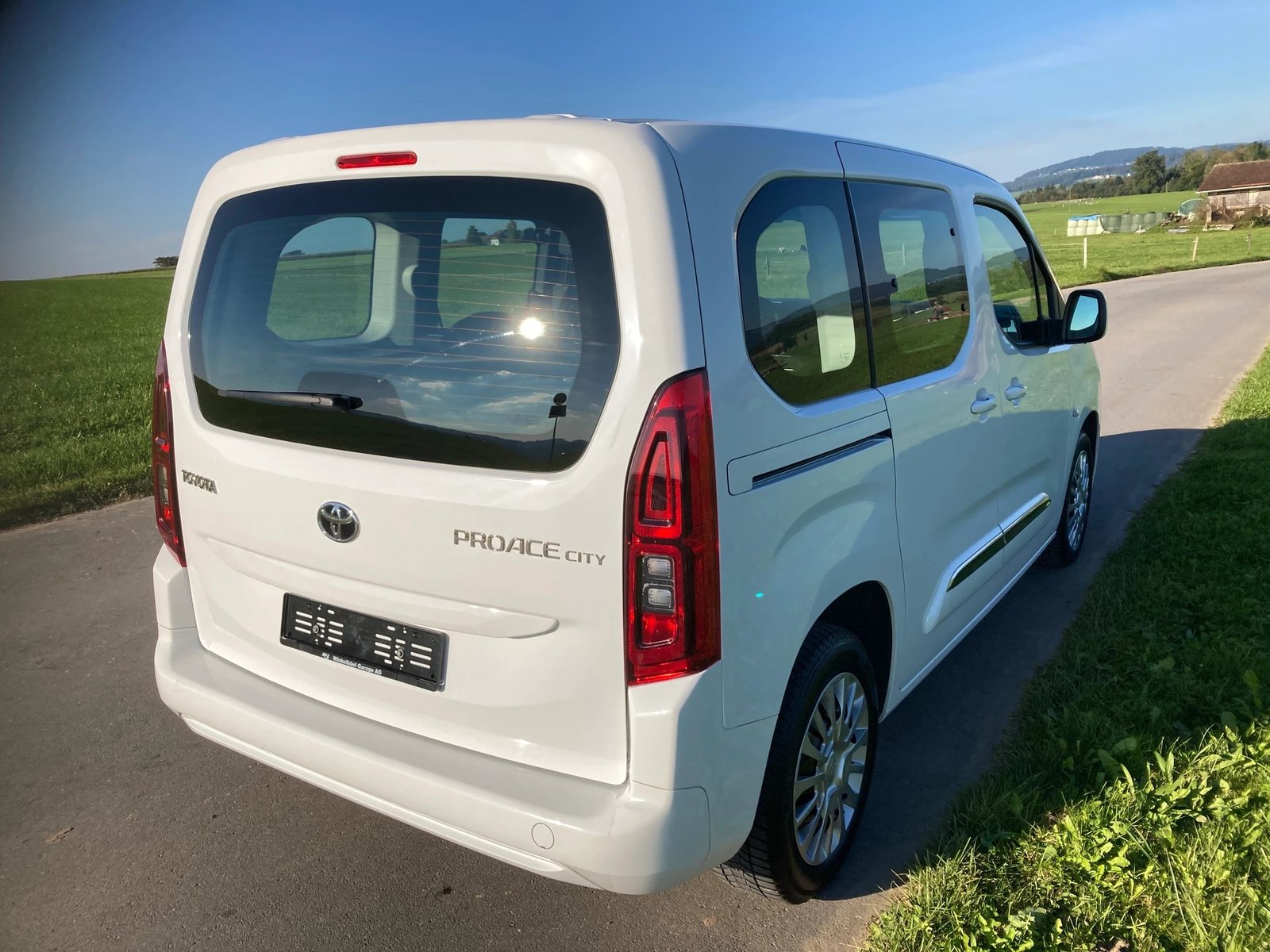 TOYOTA Proace City Verso 1.2 Combi Medium, Essence, Occasion / Utilisé, Manuelle - 3