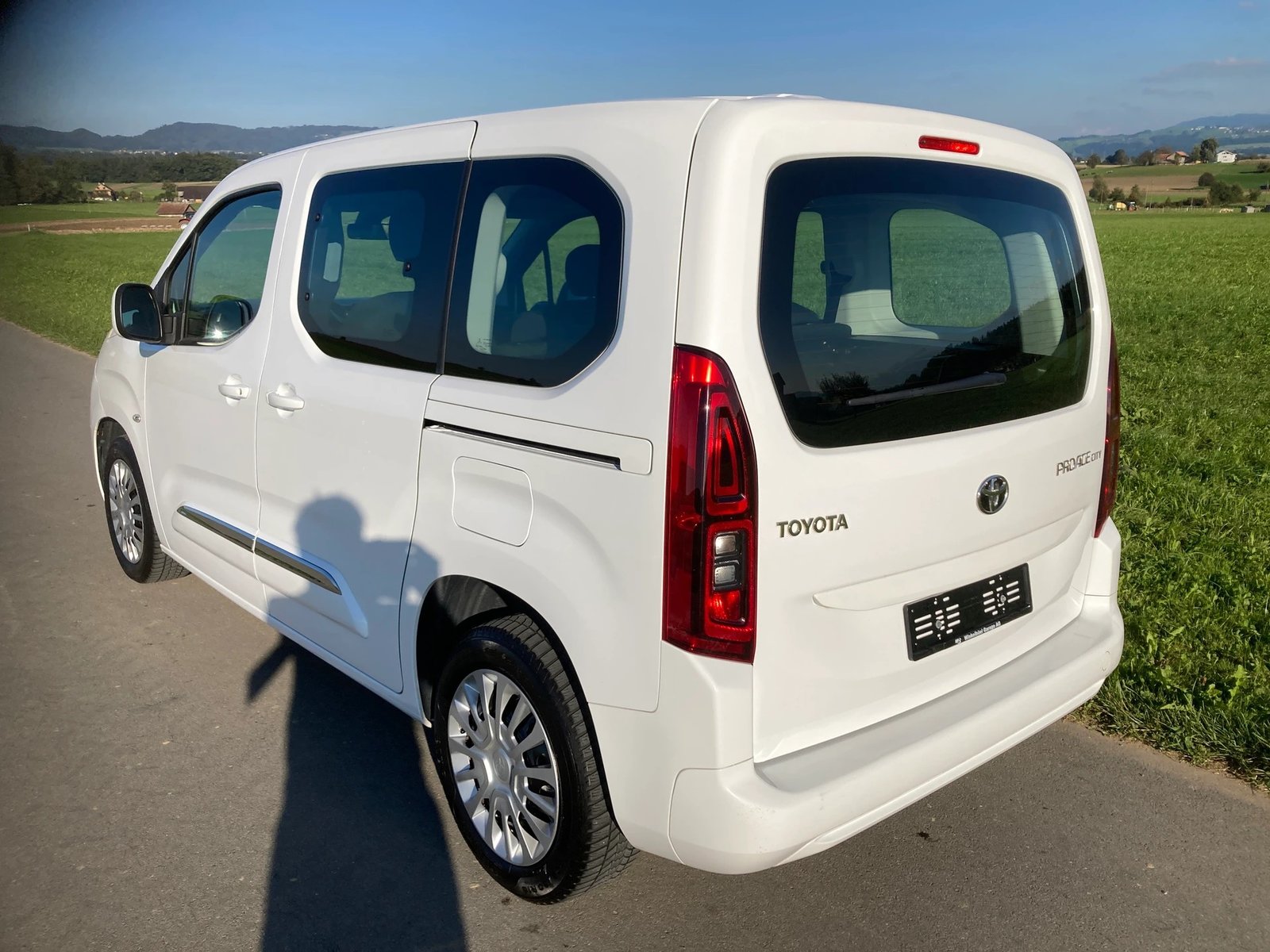 TOYOTA Proace City Verso 1.2 Combi Medium, Essence, Occasion / Utilisé, Manuelle - 4