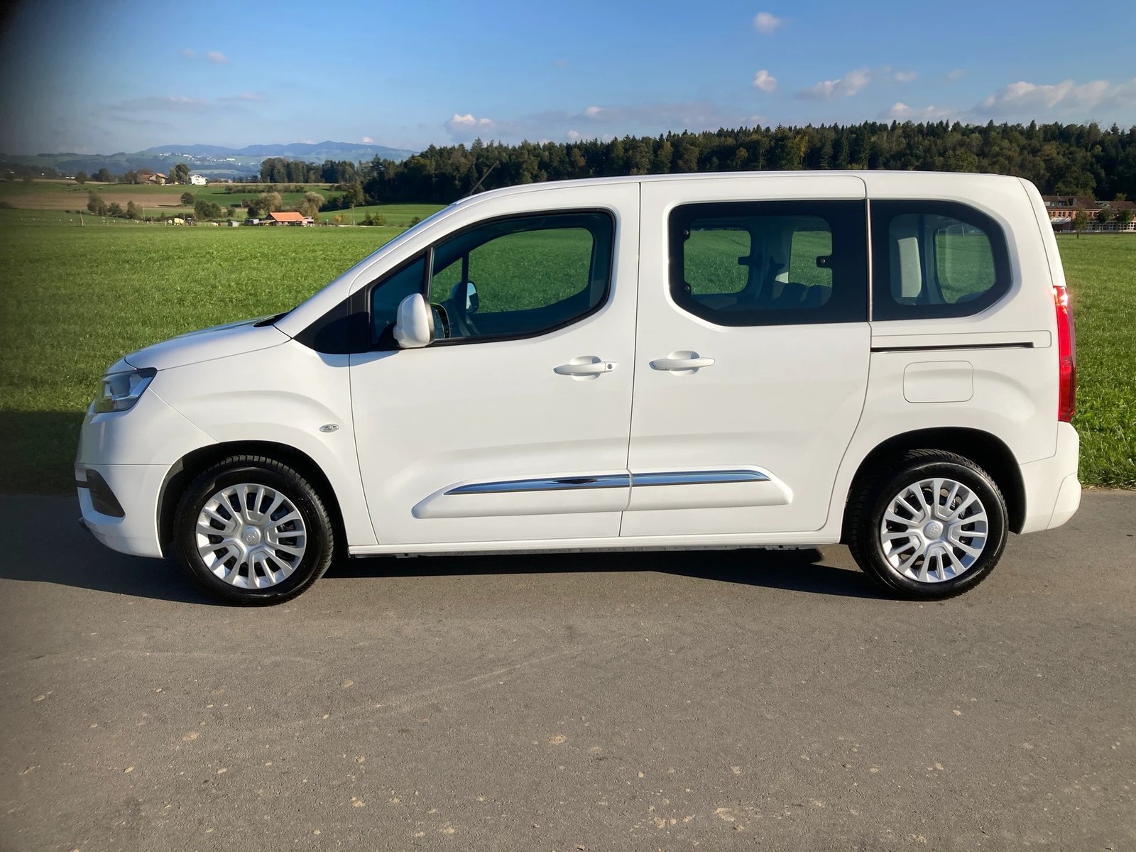 TOYOTA Proace City Verso 1.2 Combi Medium, Essence, Occasion / Utilisé, Manuelle - 5