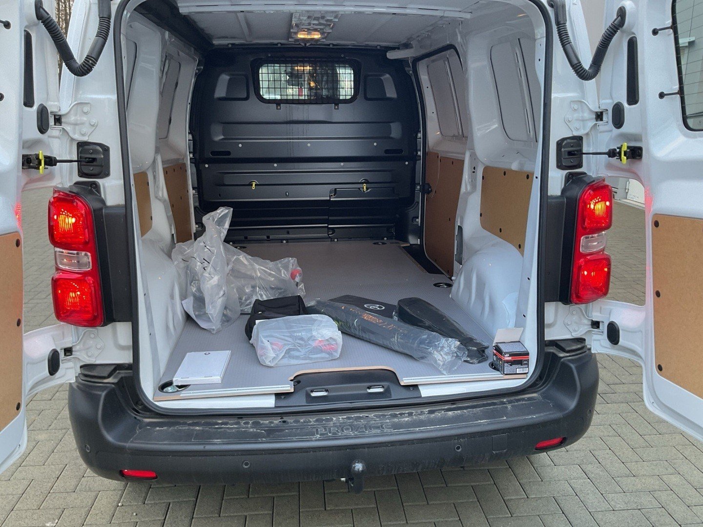 TOYOTA Proace 2.0D Panel Van Medium Advanced, Diesel, New car, Manual - 5