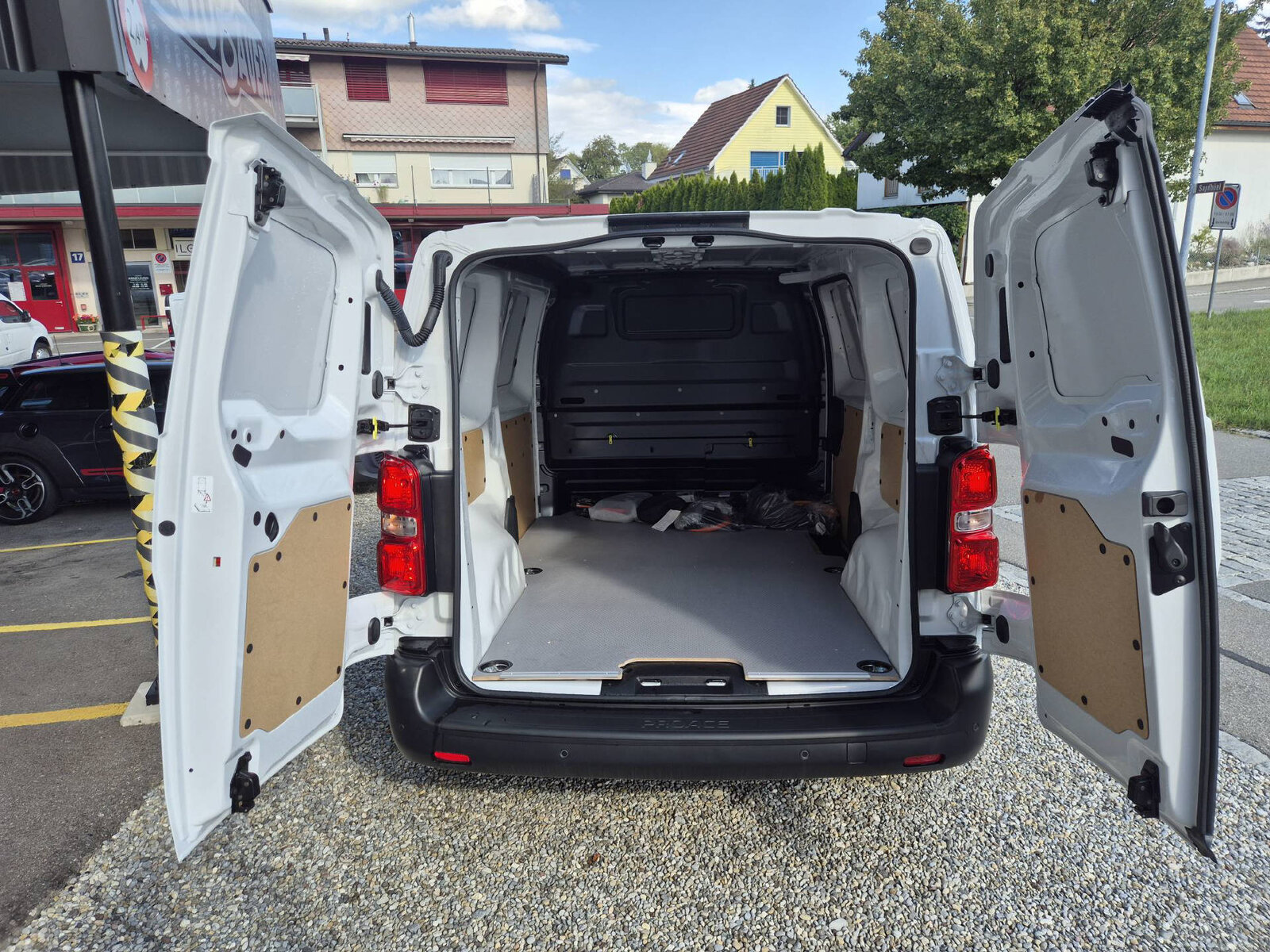 TOYOTA PROACE Van L1 75KWh, Electric, Second hand / Used, Automatic - 7