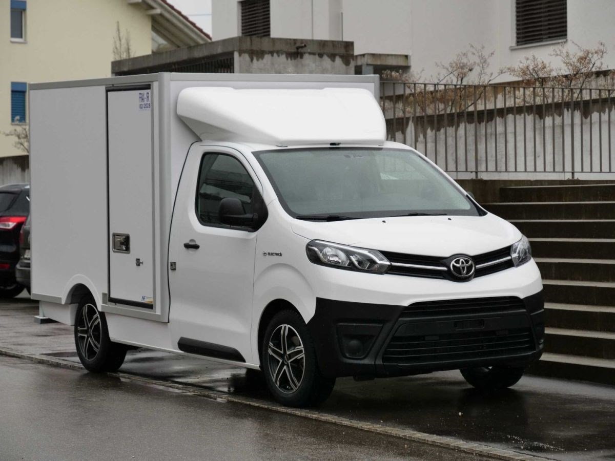 TOYOTA Proace 1.5D Panel Van Medium Active, Diesel, Ex-demonstrator, Manual - 2