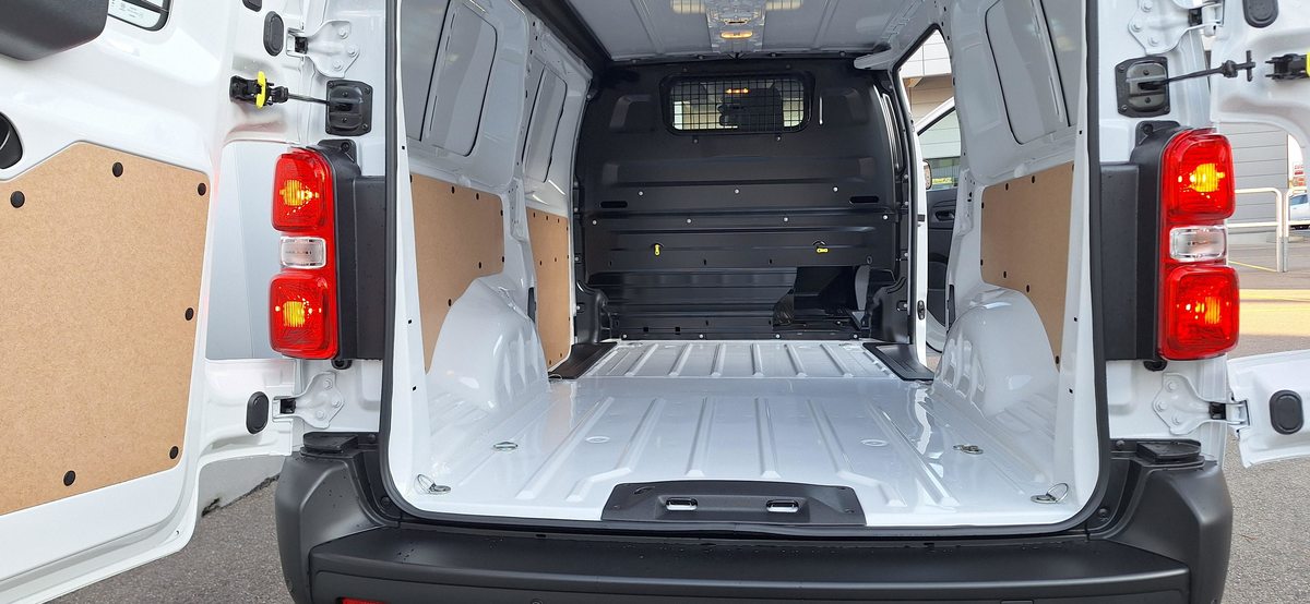 TOYOTA PROACE Van L2 2.0 D Advanced, Diesel, Voiture nouvelle, Automatique - 7