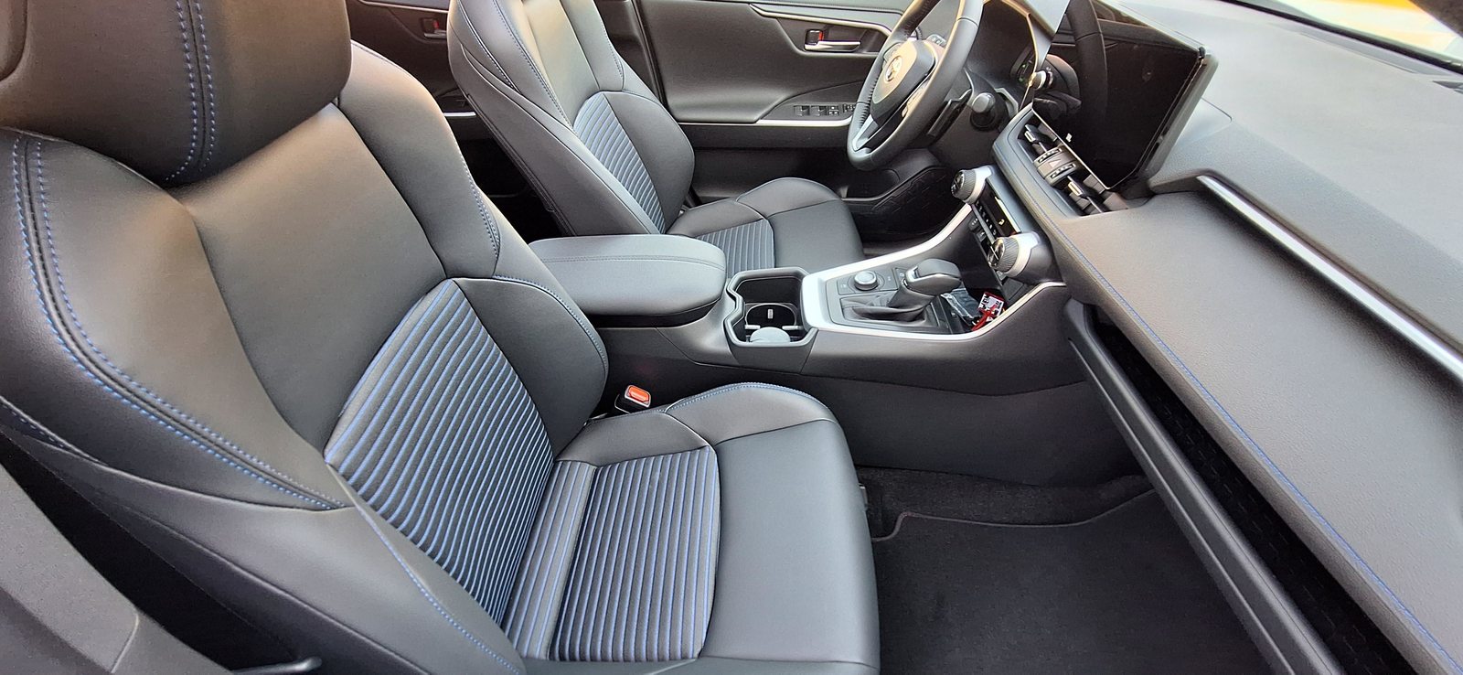 TOYOTA RAV4 2.5 HEV Style, Full-Hybrid Petrol/Electric, New car, Automatic - 7