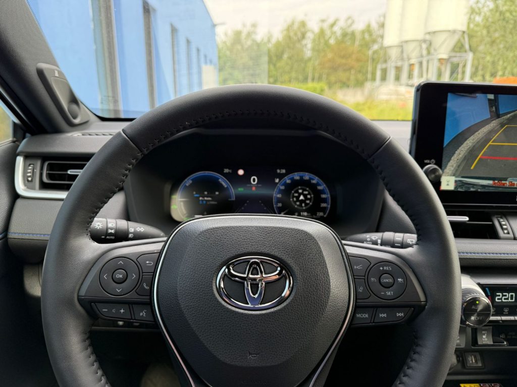 TOYOTA 2.5 Style 4X4, Mild-Hybrid Benzin/Elektro, Occasion / Gebraucht, Automatik - 2